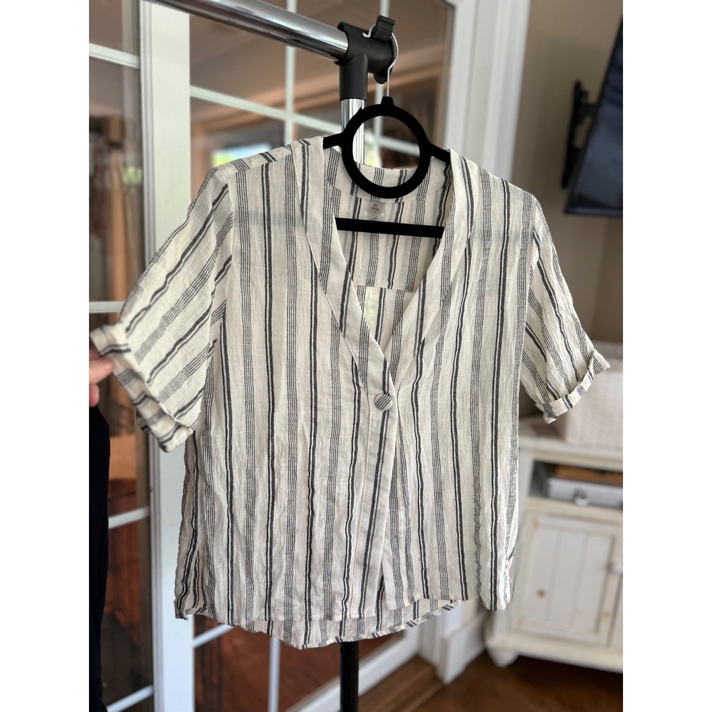 PQ COLLECTION Short Sleeve Shirt, Pintuck, v neck button Boxy Blouse Size
